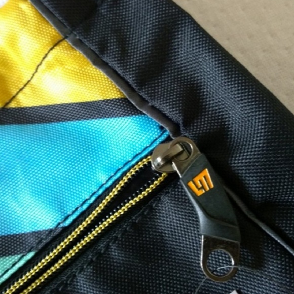 COPY - Captain Thunderbolt Loudmouth Shoe Bag - Picture 3 of 8